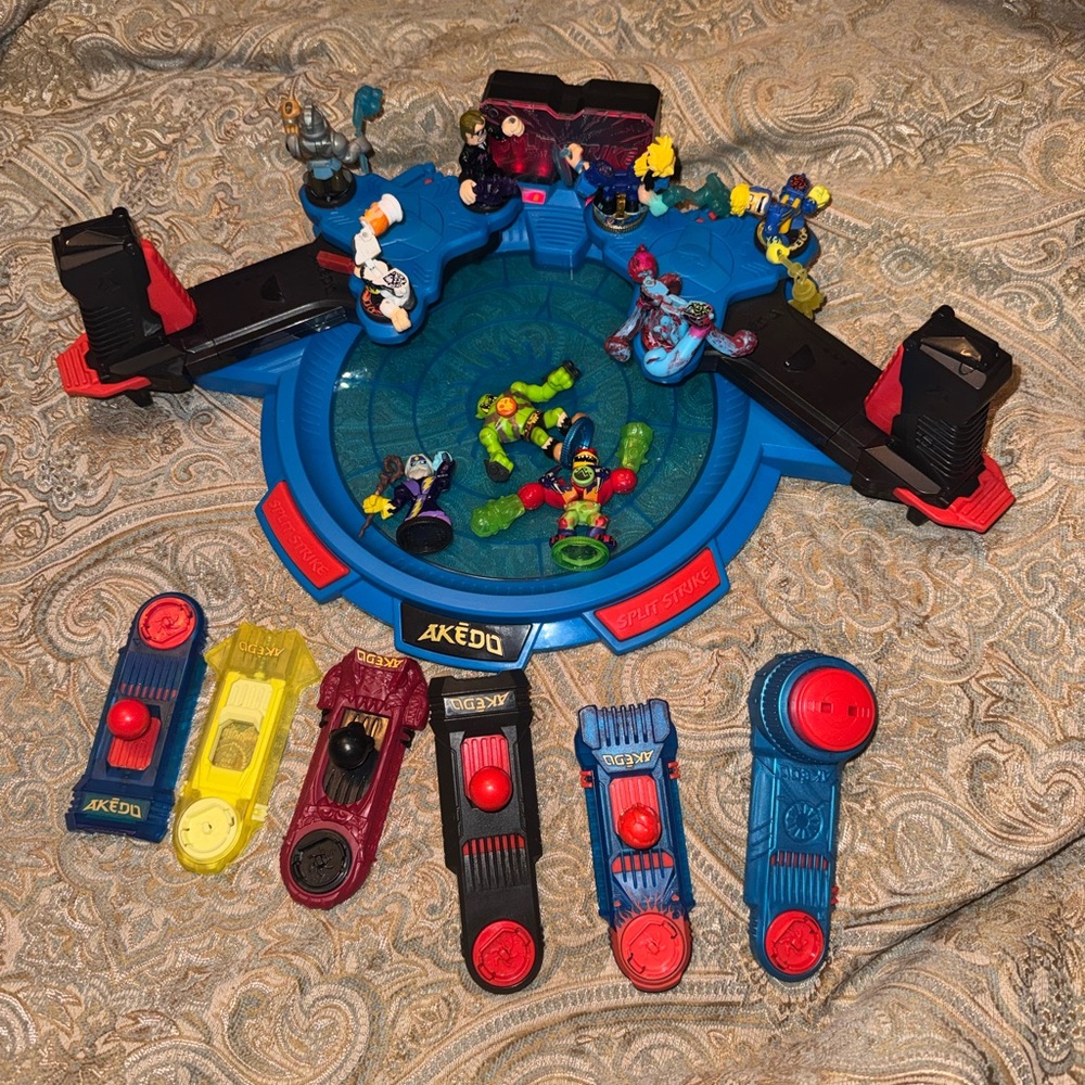 Ultimate Battle Arena Playset - Blue and Red